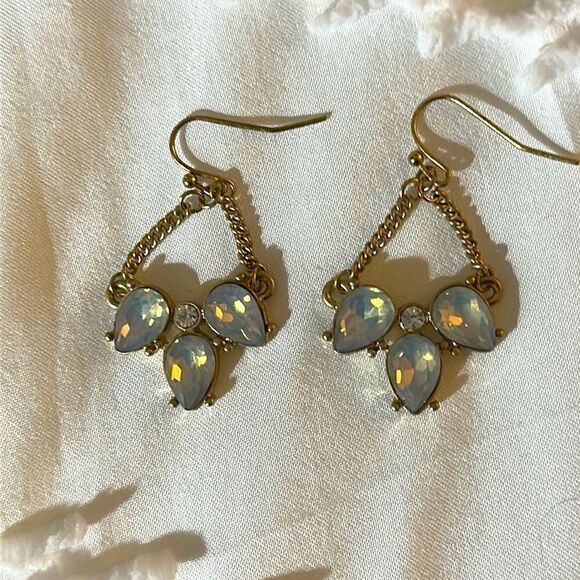 Rhinestone and Gold Chandelier Vintage Style Earrings - Picture 2 of 4